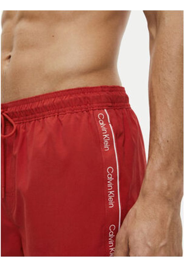 Calvin Klein Swimwear Szorty kąpielowe LV00N61002 Czerwony Regular Fit. Kolor: czerwony. Materiał: syntetyk