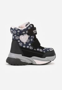 Born2be - Granatowe Śniegowce w Kwiatki z Sercem i Napisem Alwedina. Okazja: na co dzień. Kolor: niebieski. Materiał: jeans. Wzór: napisy, kwiaty. Sezon: zima. Styl: casual, elegancki #1