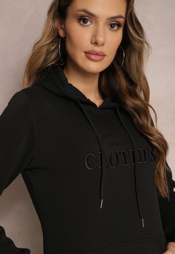 Renee - Czarna Ocieplana Bluza z Haftem i Kapturem Ieliana. Typ kołnierza: kaptur. Kolor: czarny. Materiał: dzianina, tkanina, polar. Wzór: haft. Styl: elegancki