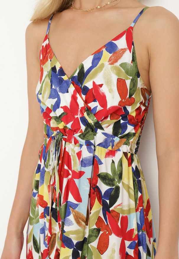 Born2be - Biało-Czerwona Wiskozowa Sukienka na Ramiączkach z Kopertowym Dekoltem i Gumką w Talii z Tiamalen. Okazja: na imprezę, na co dzień. Typ kołnierza: dekolt kopertowy. Kolor: biały. Materiał: wiskoza. Długość rękawa: na ramiączkach. Wzór: aplikacja. Typ sukienki: kopertowe. Styl: wizytowy, casual, klasyczny, elegancki