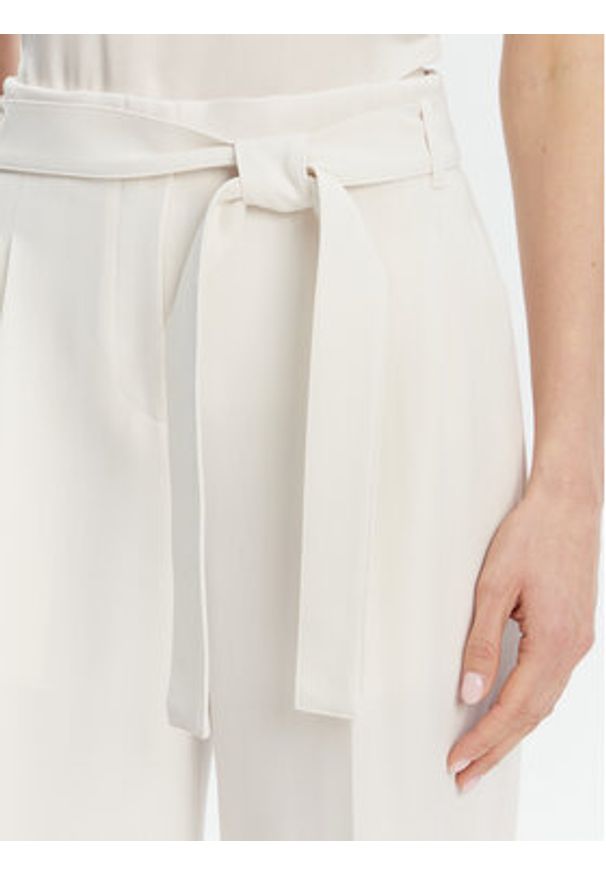 BOSS Spodnie materiałowe Tapiana 50479405 Écru Relaxed Fit. Materiał: syntetyk