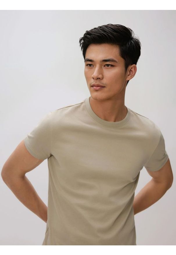 Reserved - T-shirt slim fit - beżowy. Kolor: beżowy. Materiał: bawełna, dzianina