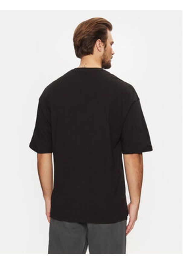 Jack & Jones - Jack&Jones T-Shirt Charge 12259975 Czarny Oversize. Kolor: czarny. Materiał: bawełna