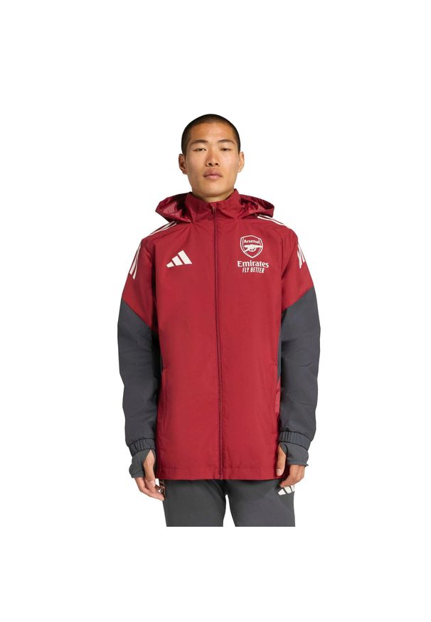 Adidas - Kurtka dresowa zewnętrzna Arsenal 2025/26. Kolor: czerwony. Materiał: dresówka. Sport: piłka nożna