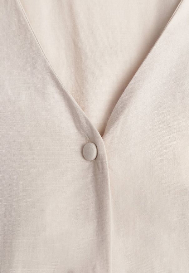 Born2be - Beżowa Bawełniano-Wiskozowa Sukienka Koszulowa z Imitacją Kieszeni Biriala. Okazja: na co dzień. Kolor: beżowy. Materiał: wiskoza, bawełna. Typ sukienki: koszulowe. Styl: elegancki, klasyczny, casual