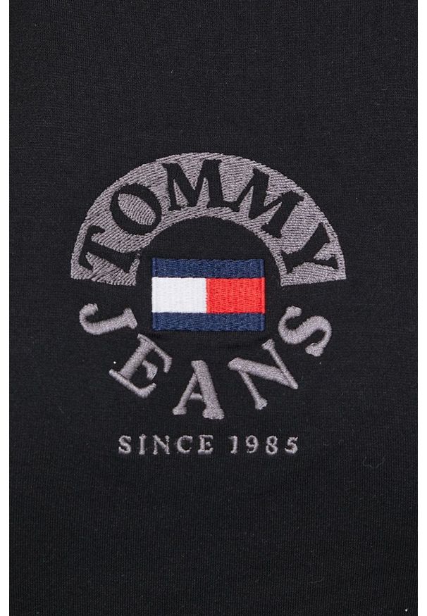 Tommy Jeans sukienka kolor czarny mini dopasowana. Kolor: czarny. Materiał: dzianina. Wzór: aplikacja. Typ sukienki: dopasowane. Długość: mini