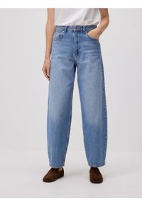 Reserved - Jeansy barrel leg - niebieski. Kolor: niebieski