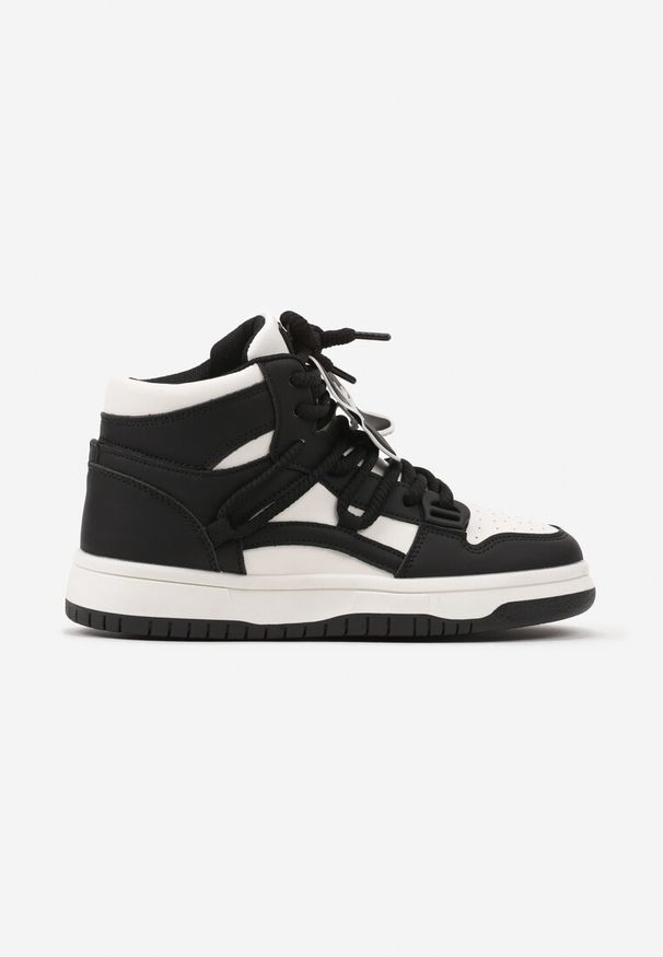 Renee - Biało-Czarne Płaskie Sneakersy za Kostkę Ozdobione Gwiazdą Saveline. Wysokość cholewki: za kostkę. Zapięcie: sznurówki. Kolor: biały. Materiał: jeans. Wzór: aplikacja. Obcas: na płaskiej podeszwie