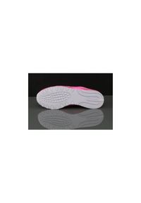 Buty do chodzenia damskie Reebok CL Nylon Slim Metal. Zapięcie: sznurówki. Kolor: biały, wielokolorowy. Materiał: materiał, tkanina, syntetyk, guma. Szerokość cholewki: normalna. Model: Reebok Nylon. Sport: turystyka piesza