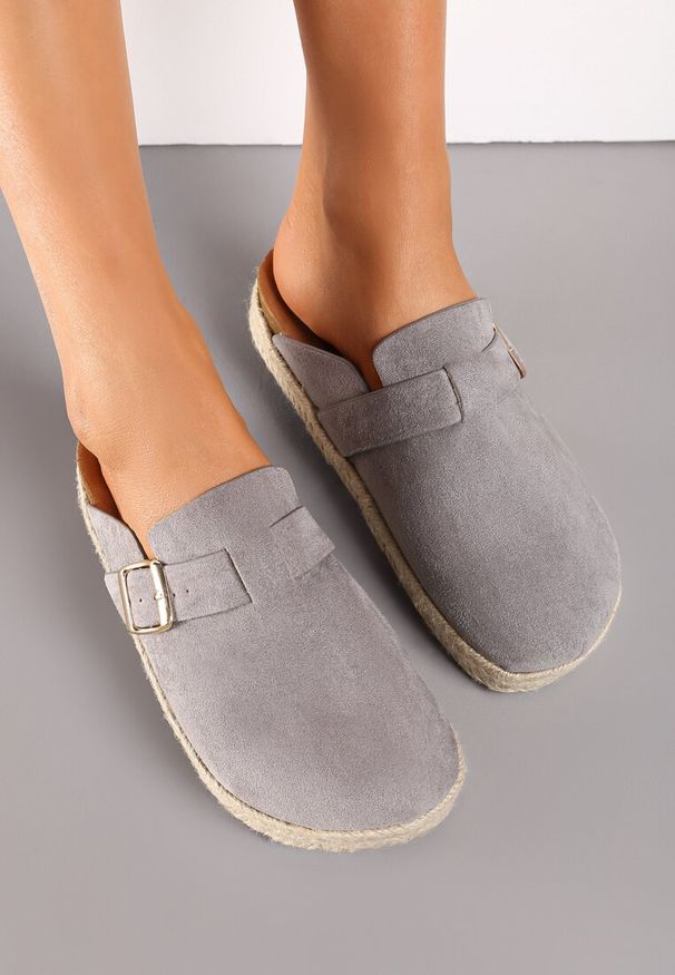 Renee - Szare Klapki Mule z Szeroką Cholewką i Plecioną Podeszwą Ilinna. Kolor: szary. Styl: boho