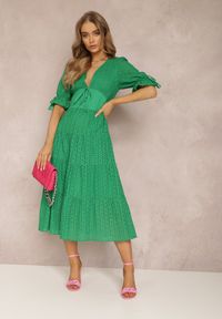 Renee - Zielona Sukienka Evonia. Kolor: zielony. Wzór: haft, aplikacja. Typ sukienki: rozkloszowane. Styl: boho. Długość: midi