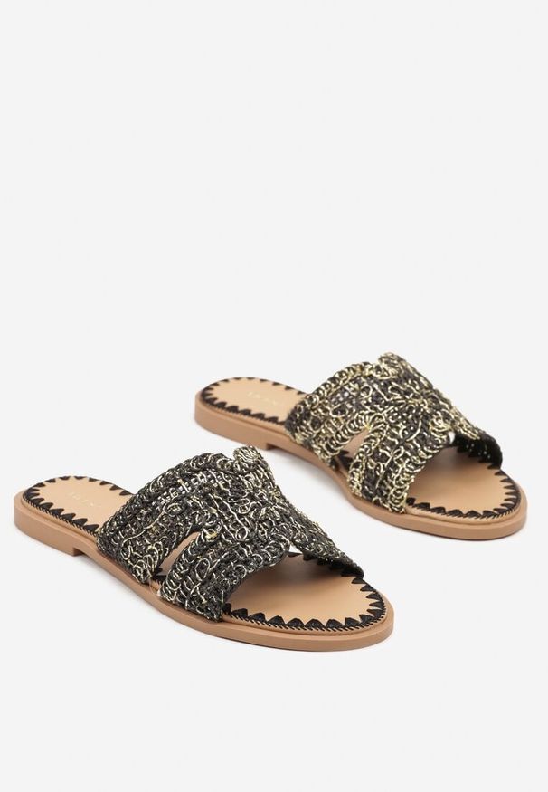 Renee - Czarne Klapki Vices Ozdobione Plecionką Kovirina. Okazja: na co dzień. Kolor: czarny. Materiał: jeans. Wzór: aplikacja. Sezon: lato. Styl: casual