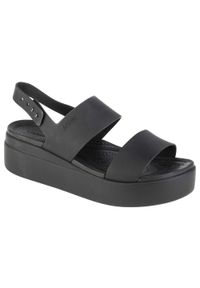 Buty do chodzenia damskie Crocs Brooklyn Low Wedge. Kolor: czarny. Materiał: syntetyk, materiał. Sezon: lato. Sport: turystyka piesza #1