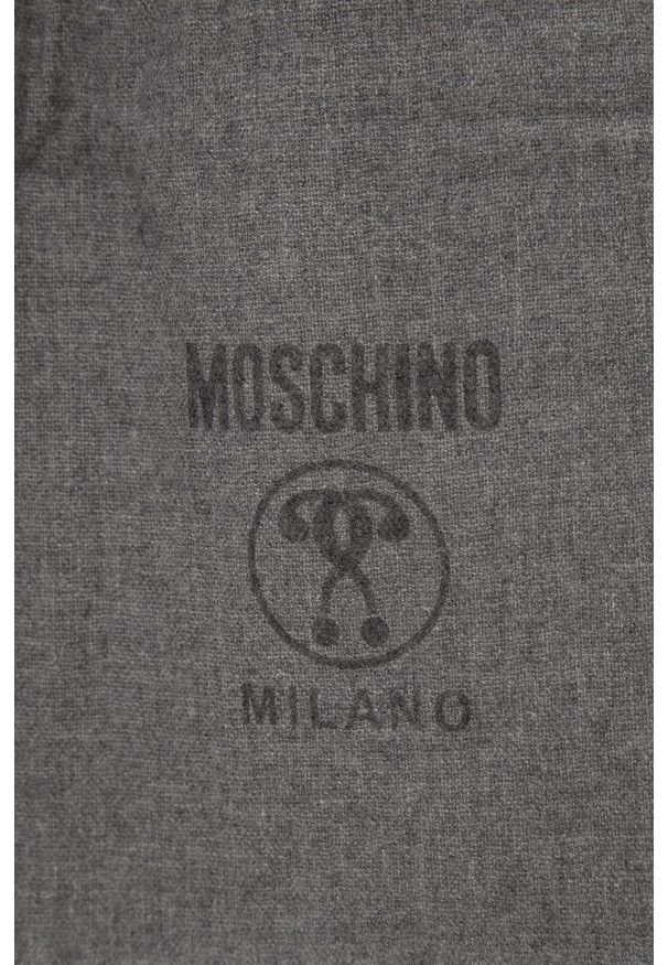 MOSCHINO - Moschino Szal wełniany kolor szary gładki. Kolor: szary. Materiał: wełna. Wzór: gładki