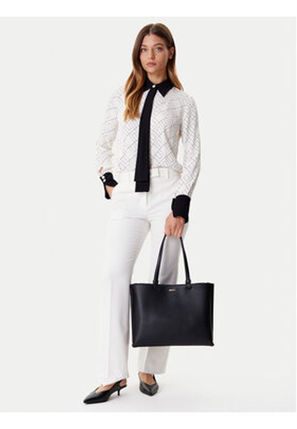 DKNY Torebka Alya R44A1I52 Czarny. Kolor: czarny. Materiał: skórzane