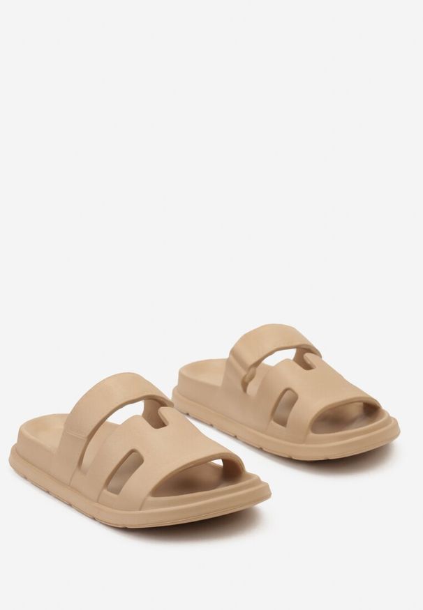 Born2be - Ciemnobeżowe Piankowe Klapki z Wycięciami Vasama. Okazja: na spacer, na plażę. Kolor: beżowy. Sezon: lato