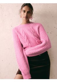 Reserved - Strukturalny sweter - różowy. Kolor: różowy. Materiał: wełna, dzianina