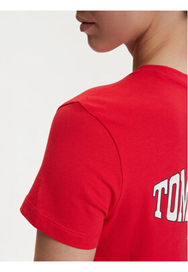 Tommy Jeans T-Shirt DW0DW22274 Czerwony Regular Fit. Kolor: czerwony. Materiał: bawełna