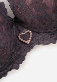 Renee - Szaro-Różowy Koronkowy Biustonosz Ozdobiony Cyrkoniowym Sercem Bothilei. Kolor: szary. Materiał: koronka. Wzór: aplikacja #2