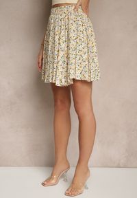Renee - Beżowe Spódnico-Szorty High Waist w Kwiaty Sunevra. Okazja: na co dzień. Stan: podwyższony. Kolor: beżowy. Wzór: kwiaty. Sezon: lato. Styl: klasyczny, elegancki, casual