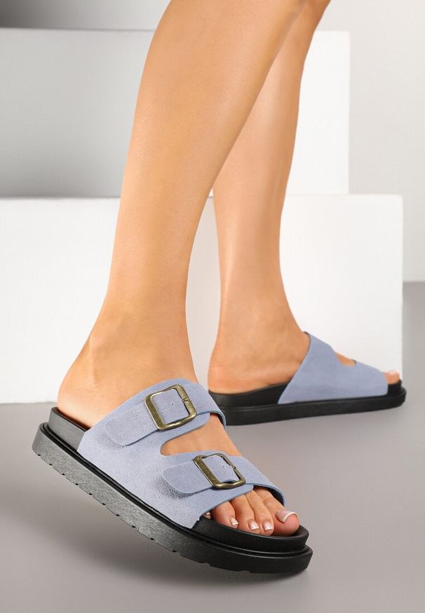 Born2be - Niebieskie Casualowe Klapki z Paskami z Klamrami Winea. Okazja: na co dzień. Kolor: niebieski. Materiał: jeans, zamsz. Obcas: na płaskiej podeszwie. Styl: casual