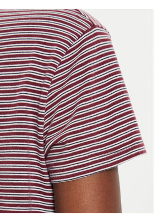 Levi's® T-Shirt Perfect 39185-0350 Bordowy Regular Fit. Kolor: czerwony. Materiał: bawełna