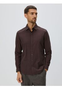 Reserved - Koszula slim z bawełny egipskiej - brązowy. Kolor: brązowy. Materiał: bawełna #1