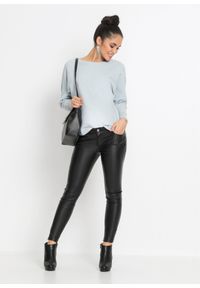 bonprix - "Sweter w prążek ""oversize""". Kolor: niebieski. Wzór: prążki #2