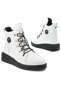 Białe Botki Filippo Stylowe Buty Damskie. Okazja: na co dzień. Kolor: biały. Szerokość cholewki: normalna. Sezon: zima, jesień. Styl: elegancki #8