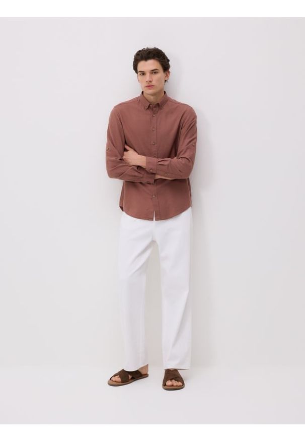 Reserved - Strukturalna koszula regular fit - fioletowy. Kolor: fioletowy. Materiał: bawełna, tkanina