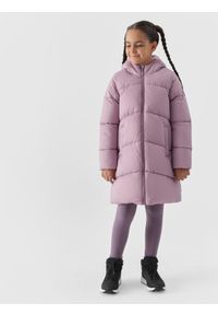 4f - 4F Płaszcz puchowy z wypełnieniem syntetycznym dziewczęcy - fioletowy 134 (8-9 lat). Okazja: na co dzień. Typ kołnierza: kaptur, kołnierzyk stójkowy. Kolor: różowy. Materiał: syntetyk, puch. Długość: do kolan. Wzór: gładki. Sezon: zima, lato. Styl: klasyczny, casual, sportowy #1
