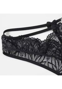 Intica - Figi koronkowe z dużym wycięciem dla podkreślenia sylwetki Drenusha. Kolor: biały. Materiał: koronka. Wzór: koronka #3