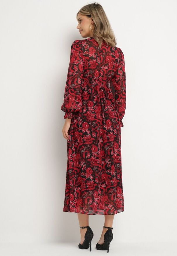 Born2be - Bordowa Maxi Sukienka z Kopertowym Dekoltem w Modny Print Ceconna. Kolor: czerwony. Wzór: nadruk. Typ sukienki: kopertowe. Długość: maxi
