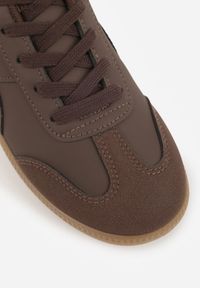 Renee - Brązowe Sneakersy VICES w Stylu Kultowych Tenisówek z Łączonych Materiałów Azivina. Okazja: na co dzień, na imprezę. Kolor: brązowy. Materiał: materiał #4