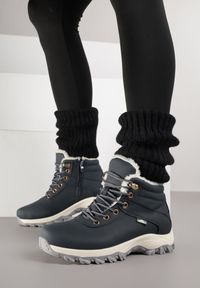 Born2be - Granatowe Sznurowane Traperki na Płaskiej Podeszwie Wyścielone Futerkiem Magsira. Okazja: na co dzień. Kolor: niebieski. Materiał: futro. Obcas: na płaskiej podeszwie. Styl: casual #4