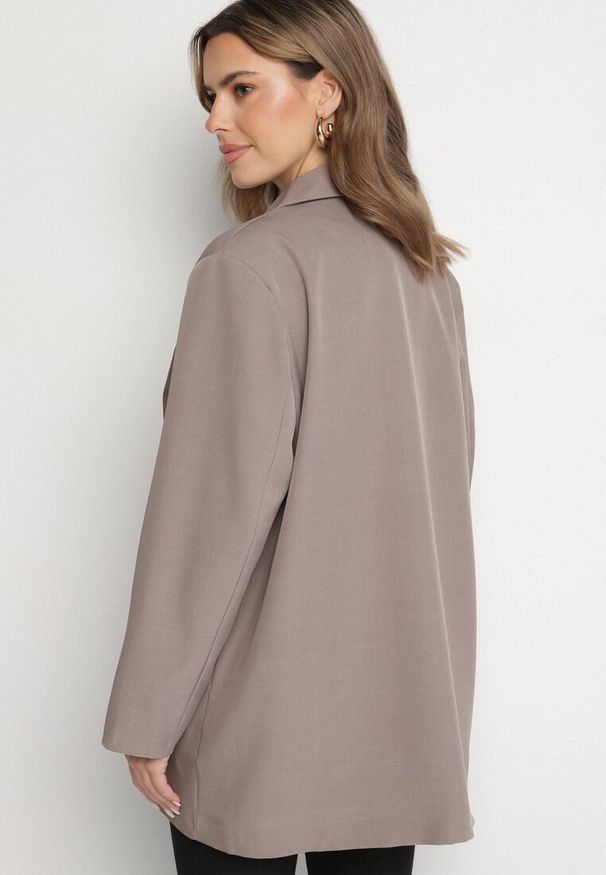 Born2be - Beżowa Dwurzędowa Marynarka o Pudełkowym Kroju Nilinne. Okazja: na co dzień, na spacer. Kolor: beżowy. Materiał: jeans. Styl: casual, elegancki