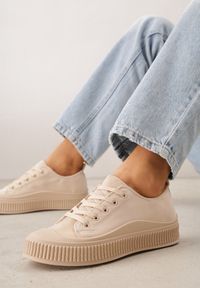 Renee - Beżowe Trampki z Imitacji Zamszu na Żłobionej Podeszwie Nivenatia. Kolor: beżowy. Materiał: zamsz. Styl: elegancki #1