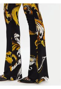 Versace Jeans Couture Spodnie materiałowe 78HAC107 JS471 Czarny Regular Fit. Kolor: czarny. Materiał: wiskoza #3