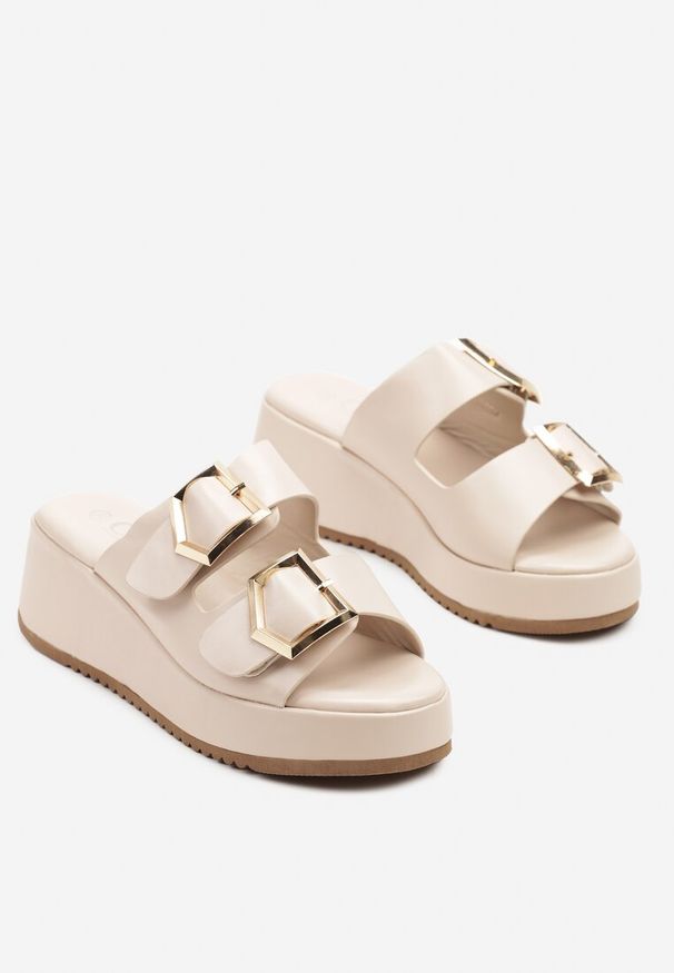 Born2be - Beżowe Klapki na Niskim Koturnie z Paskami z Klamrami Nonoreth. Okazja: na co dzień. Kolor: beżowy. Materiał: jeans. Sezon: lato. Obcas: na koturnie. Styl: klasyczny, elegancki, casual