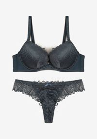 Renee - Ciemnozielony Komplet Biustonosz Push Up i Majtki Ozdobione Romantyczną Koronką Zeril. Kolor: zielony. Materiał: koronka. Wzór: koronka, aplikacja