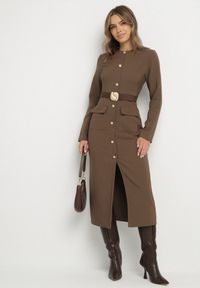 Born2be - Brązowa Elegancka Sukienka z Ozdobnymi Guzikami i Paskiem z Klamrą Esmilea. Okazja: na co dzień, do pracy, na spotkanie biznesowe. Kolor: brązowy. Długość rękawa: długi rękaw. Typ sukienki: proste. Styl: elegancki #5