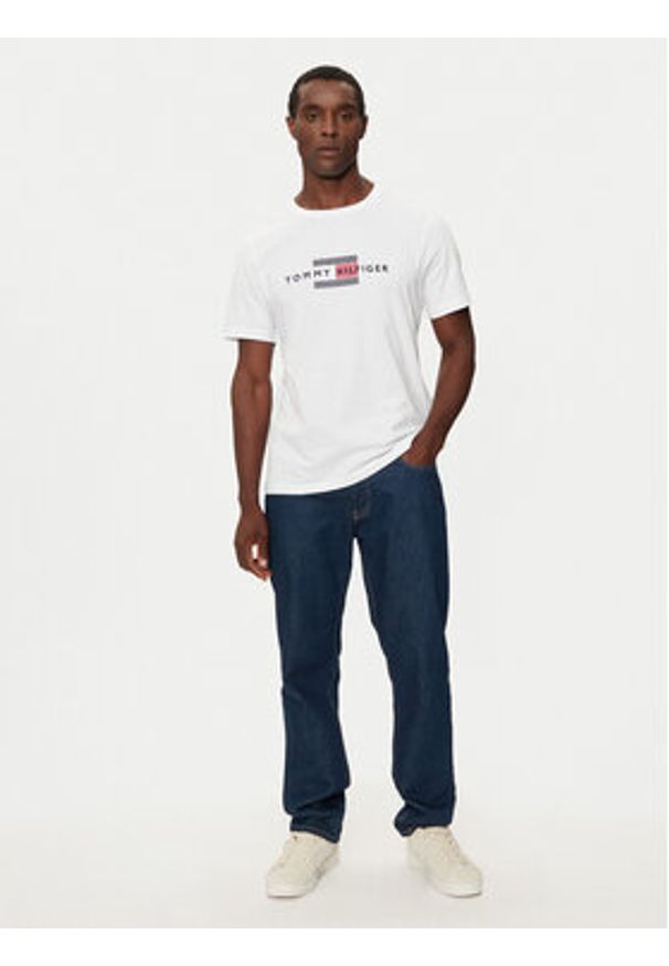 TOMMY HILFIGER - Tommy Hilfiger T-Shirt MW0MW36455 Biały Regular Fit. Kolor: biały. Materiał: bawełna