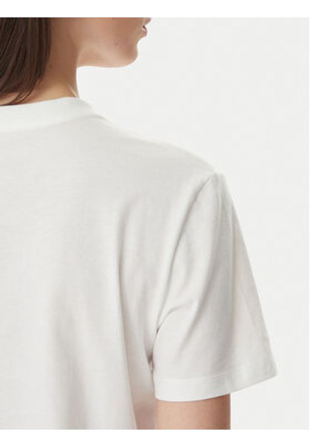 Calvin Klein Jeans T-Shirt LV047G831G Biały Regular Fit. Kolor: biały. Materiał: bawełna