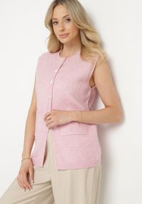 Born2be - Różowa Rozpinana Kamizelka Sweterkowa z Wełną Quilzeki. Okazja: na co dzień. Kolor: różowy. Materiał: wełna. Styl: klasyczny, casual, elegancki #6