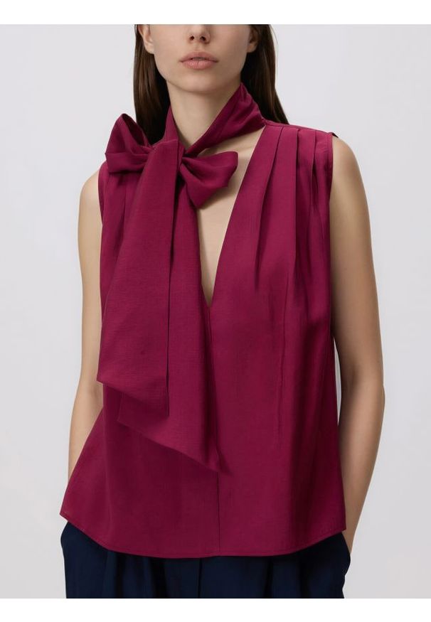 Reserved - Bluzka z szalem - bordowy. Kolor: czerwony. Materiał: tkanina. Wzór: gładki. Styl: klasyczny