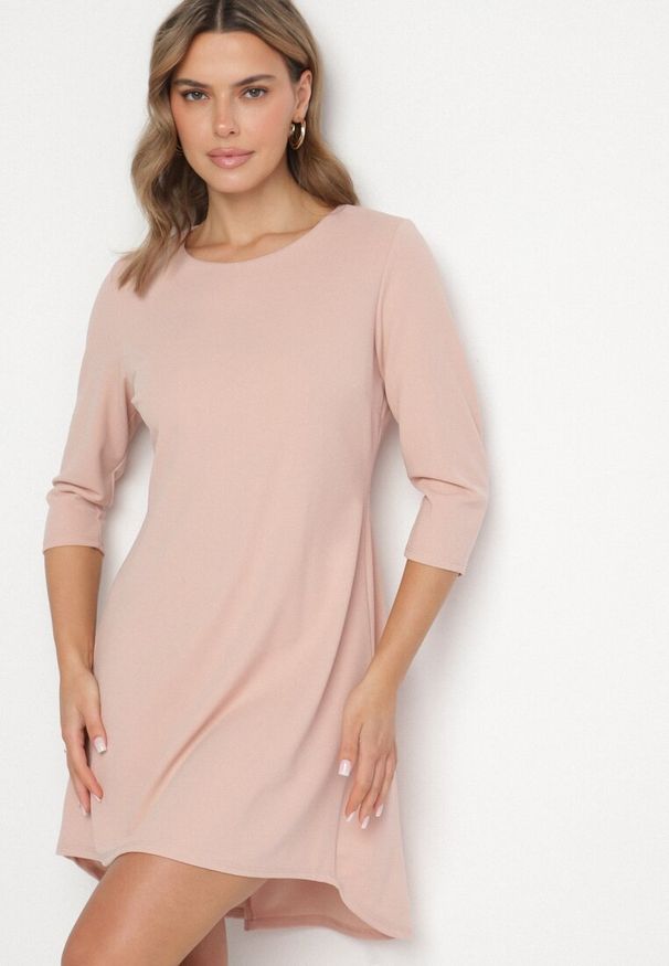 Born2be - Różowa Trapezowa Sukienka z Dłuższym Tyłem Gemirina. Okazja: na co dzień. Kolor: różowy. Typ sukienki: trapezowe. Styl: casual