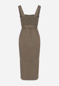 Born2be - Ciemnozielona Dopasowana Sukienka z Wiskozą z Rozcięciami i Paskiem z Klamrą Mepelle. Okazja: na co dzień. Typ kołnierza: dekolt kwadratowy. Kolor: zielony. Materiał: wiskoza. Typ sukienki: dopasowane. Styl: elegancki, casual, klasyczny #6