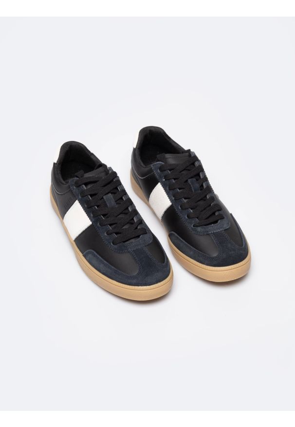 Big-Star - Sneakersy męskie czarne RR174033 906. Okazja: na co dzień. Zapięcie: pasek. Kolor: czarny. Materiał: materiał, guma. Szerokość cholewki: normalna. Wzór: paski
