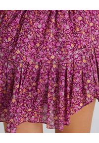 LOVE SHACK FANCY - Fioletowa spódnica z falbaną. Kolor: różowy, wielokolorowy, fioletowy. Materiał: bawełna. Wzór: aplikacja, kwiaty. Styl: klasyczny