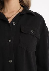 Born2be - Czarna Jeansowa Bawełniana Kurtka Koszula z Metalowymi Guzikami i Kieszeniami Lavosa. Kolor: czarny. Materiał: jeans, bawełna. Długość rękawa: długi rękaw. Długość: długie. Styl: klasyczny #5